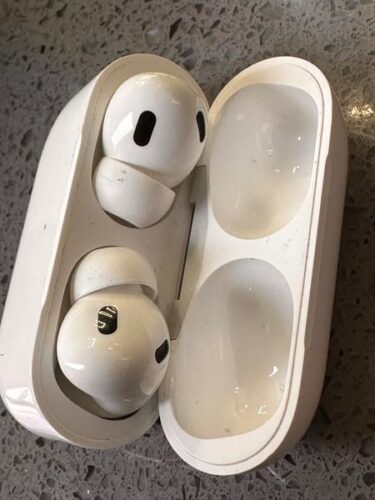 Apple AirPods Pro（第2世代）​​​​​​​- MagSafe充電ケース - 大幅割引 photo review