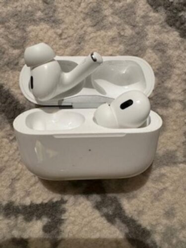 Apple AirPods Pro（第2世代）​​​​​​​- MagSafe充電ケース - 大幅割引 photo review