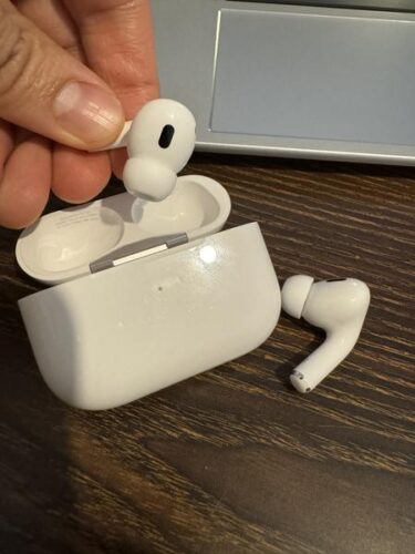 Apple AirPods Pro（第2世代）​​​​​​​- MagSafe充電ケース - 大幅割引 photo review