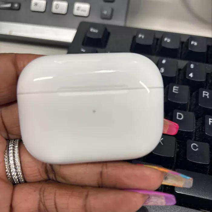 Apple AirPods Pro（第2世代）​​​​​​​- MagSafe充電ケース - 大幅割引 photo review