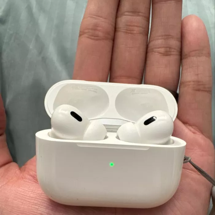 Apple AirPods Pro（第2世代）​​​​​​​- MagSafe充電ケース - 大幅割引 photo review