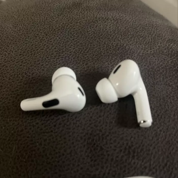 Apple AirPods Pro（第2世代）​​​​​​​- MagSafe充電ケース - 大幅割引 photo review