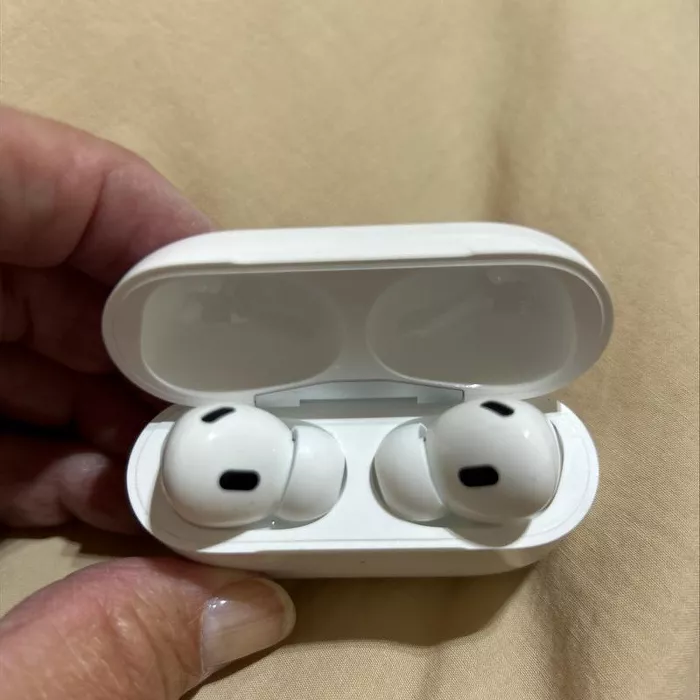 Apple AirPods Pro（第2世代）​​​​​​​- MagSafe充電ケース - 大幅割引 photo review