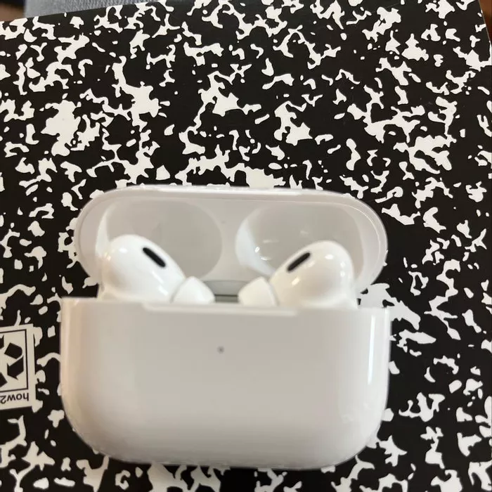 Apple AirPods Pro（第2世代）​​​​​​​- MagSafe充電ケース - 大幅割引 photo review